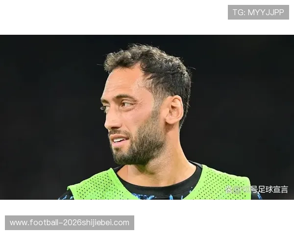 土媒：加拉塔萨雷暂停恰尔汗奥卢谈判，转攻曼城中场 B 席